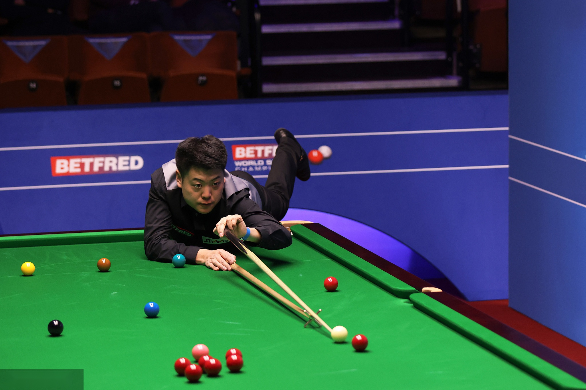 与年轻球员 与年轻球员