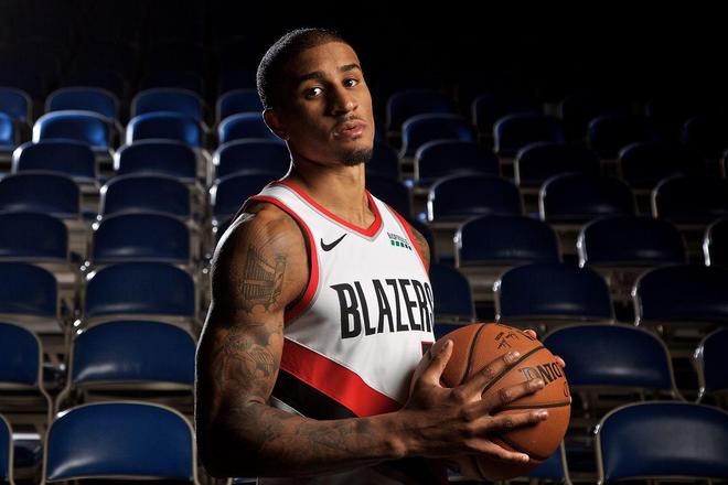 墙的右端向 墙的右端向